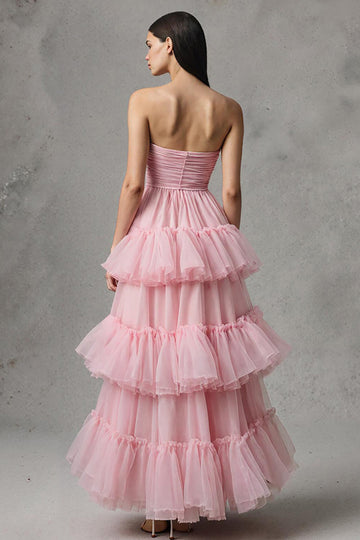 Tulle rose Une ligne sans bretelles à volants